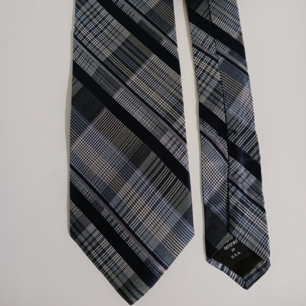Tie - Picture 5 of 5